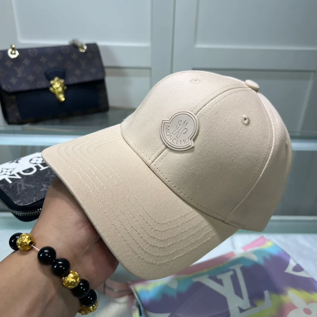 P48 comes with dust bag MONCLER mouth covering 🎩Good quality, high-end atmosphere, super popular 💖The texture is great, it is very easy to match when out on the street! Fashion trends! A must-have item for going out, the same style for men and women, get it now!