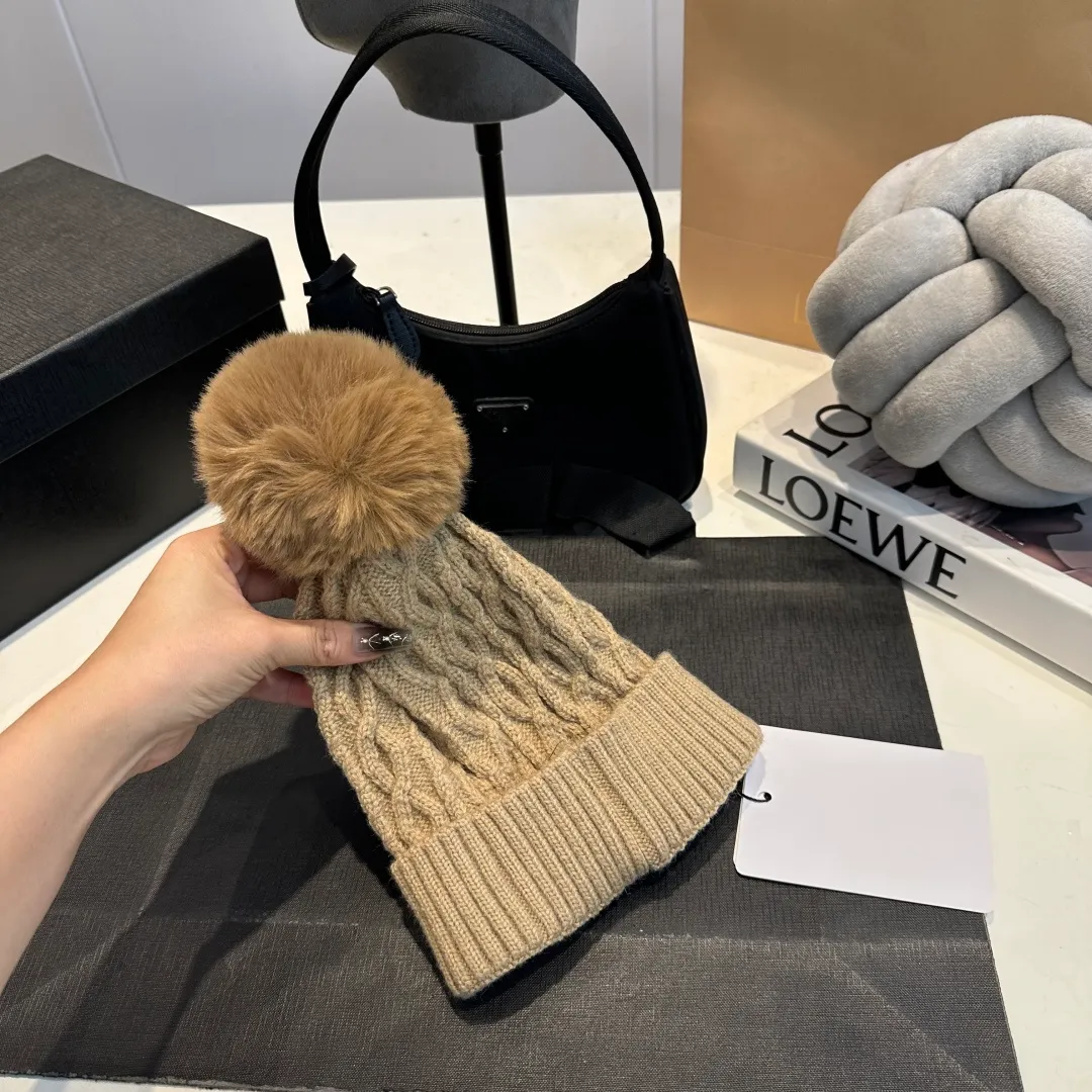 P60 MONCLER 25 autumn new product wool ball ear protection knitted toe wool hat cold hat sweet