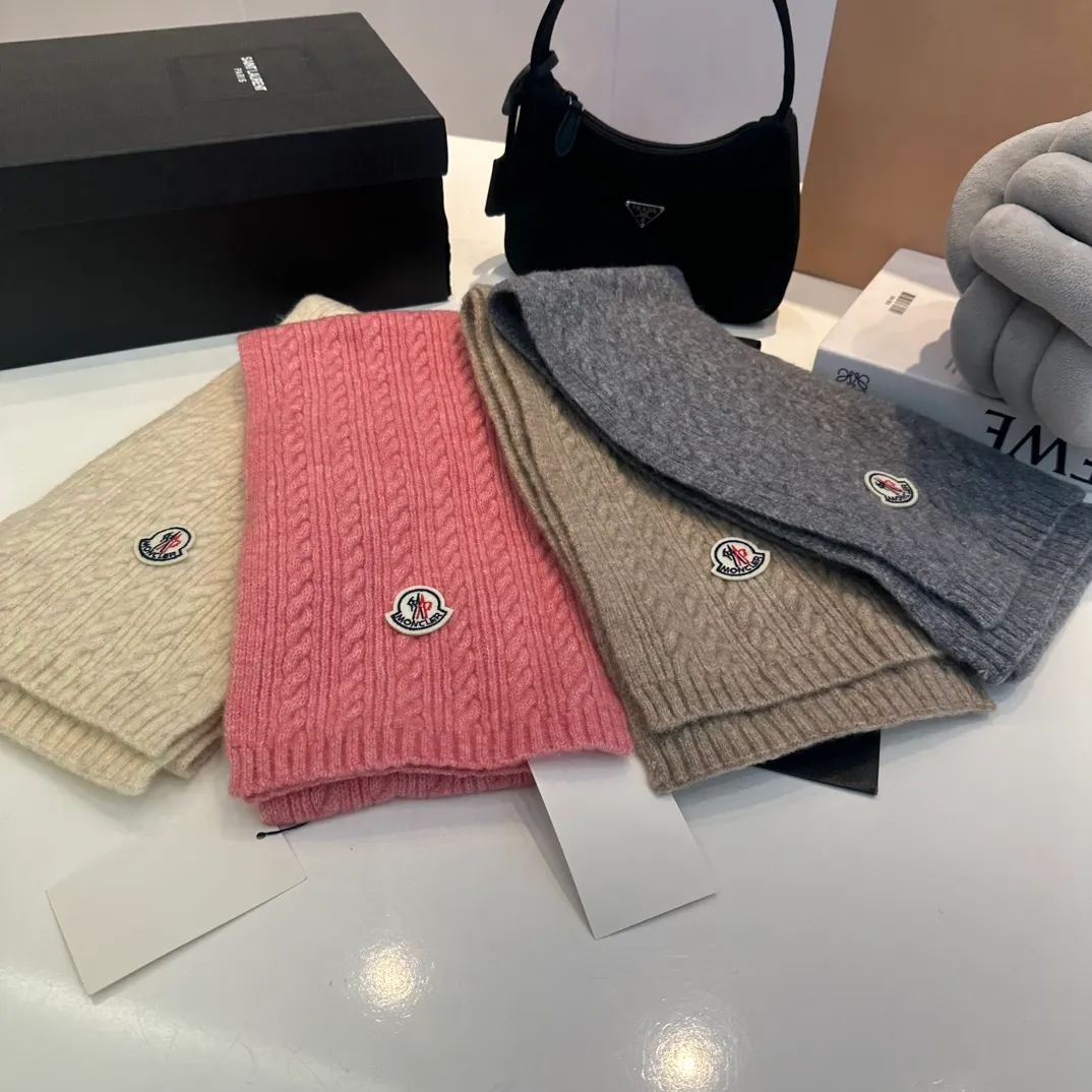 P90 MONCLER, classic cashmere and rabbit fleece quality! It's warm and super comfortable~A magical tool for young ladies to reduce their age in winter~This is the only thing you need this winter that's both warm and fashionable! Unisex model! Can be made as a couple model