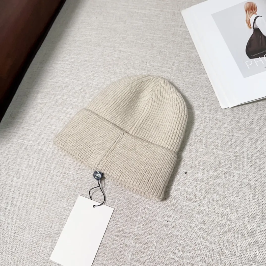 💰40 Moncler Moncler 💥Official website classic knitted hat, replica of the original. Very soft and skin-friendly, very elastic 💓 Textured and very versatile style ~ Warm cashmere woolen hat, one size fits all and elastic ~ Unisex, can be worn by any head size. Super quality, highly recommended