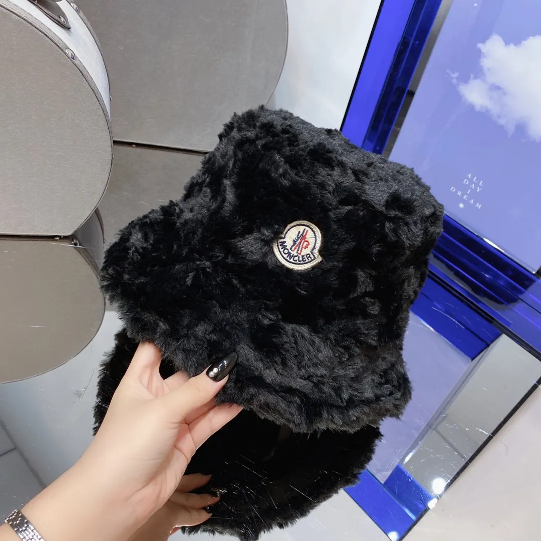 Wholesale price: 100 MONCLER Mouth Mouth 🎩New imitation rabbit velvet high-quality fisherman's hat, super comfortable to the touch, super fairy, super soft winter fisherman's hat! Super hot💖The texture is great and it’s great to match when out on the street! Fashion trends! A must-have item for winter, the same style for men and women, get it now! Super real small swirl texture, giving you a good-looking and high-quality experience
