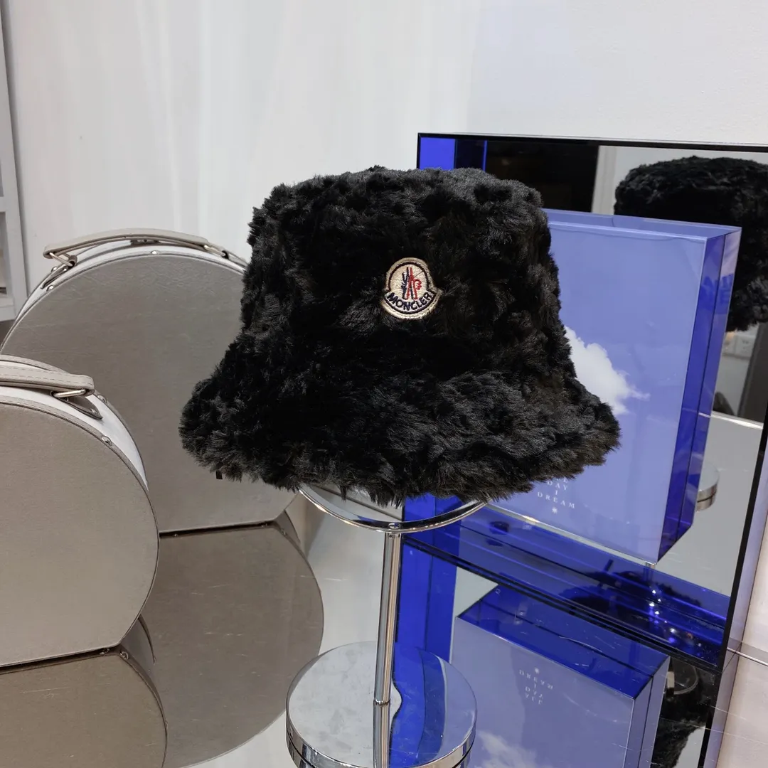 Wholesale price: 100 MONCLER Mouth Mouth 🎩New imitation rabbit velvet high-quality fisherman's hat, super comfortable to the touch, super fairy, super soft winter fisherman's hat! Super hot💖The texture is great and it’s great to match when out on the street! Fashion trends! A must-have item for winter, the same style for men and women, get it now! Super real small swirl texture, giving you a good-looking and high-quality experience