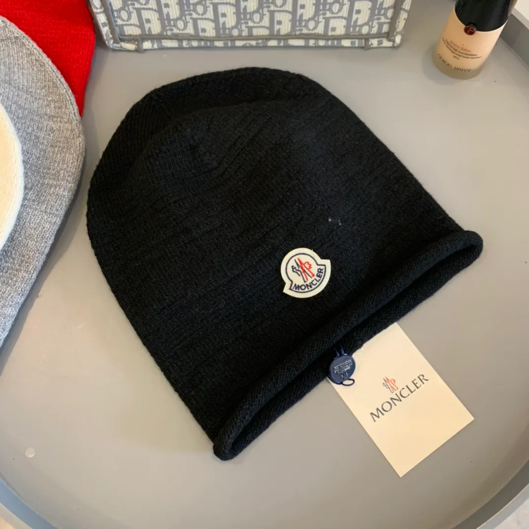 p60 Moncler woolen hat🧣 Simple and elegant Japanese style woolen knitted hat, playful and cute‼ Warm and comfortable, great quality