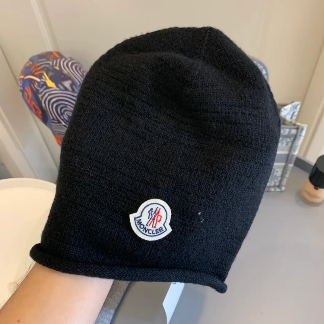 p60 Moncler woolen hat🧣 Simple and elegant Japanese style woolen knitted hat, playful and cute‼ Warm and comfortable, great quality