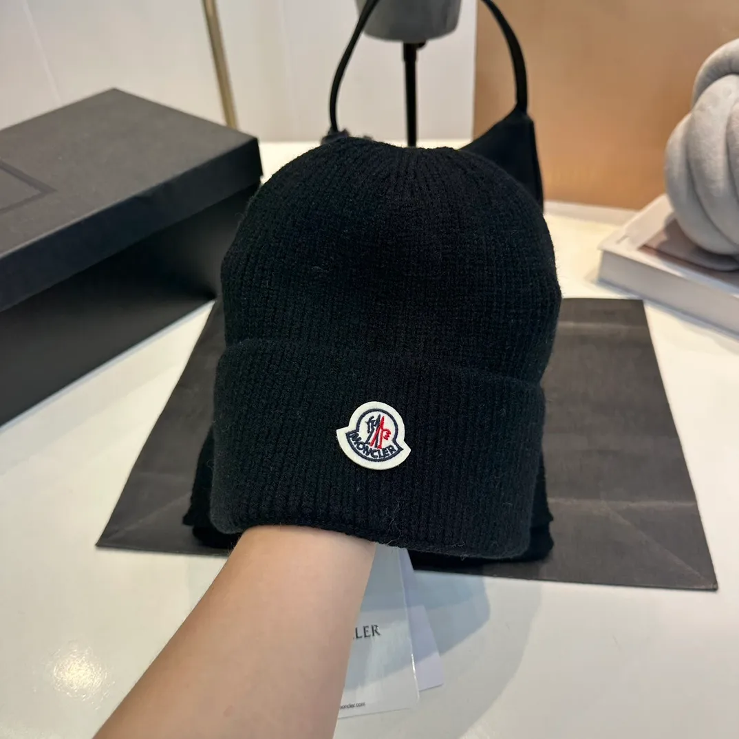 P160 Moncler muzzle suit autumn and winter style cuffed wool knitted beanie High quality customization! This must be my favorite of minimalism. It is clean, neat, fashionable and versatile, and will definitely not be picky about your face shape! A fashionable classic that lasts forever! Both men and women are welcome!