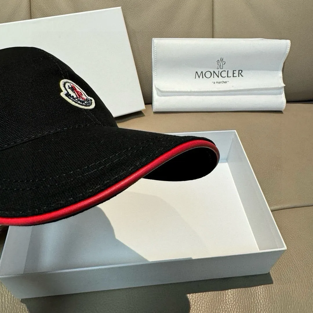 p90., Moncler's new original baseball cap, 1:1 mold opening at the counter, new three-dimensional embroidery, original canvas + first-layer cowhide, pure cotton lining, light and breathable! The quality is great, the basic head circumference is 56cm, and the patch is adjustable.