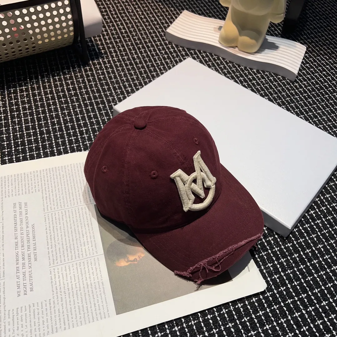 🉐60 * Moncler hole worn baseball cap 🌸🌸Treasure item! Distressed embroidered peaked cap, versatile colors 👌super flattering, small head size, worry-free, really handsome~
