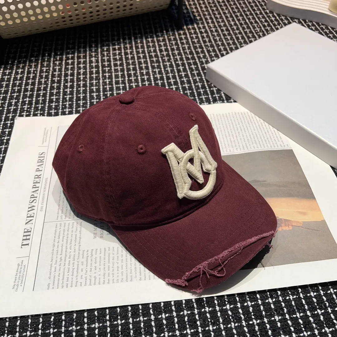 🉐60 * Moncler hole worn baseball cap 🌸🌸Treasure item! Distressed embroidered peaked cap, versatile colors 👌super flattering, small head size, worry-free, really handsome~