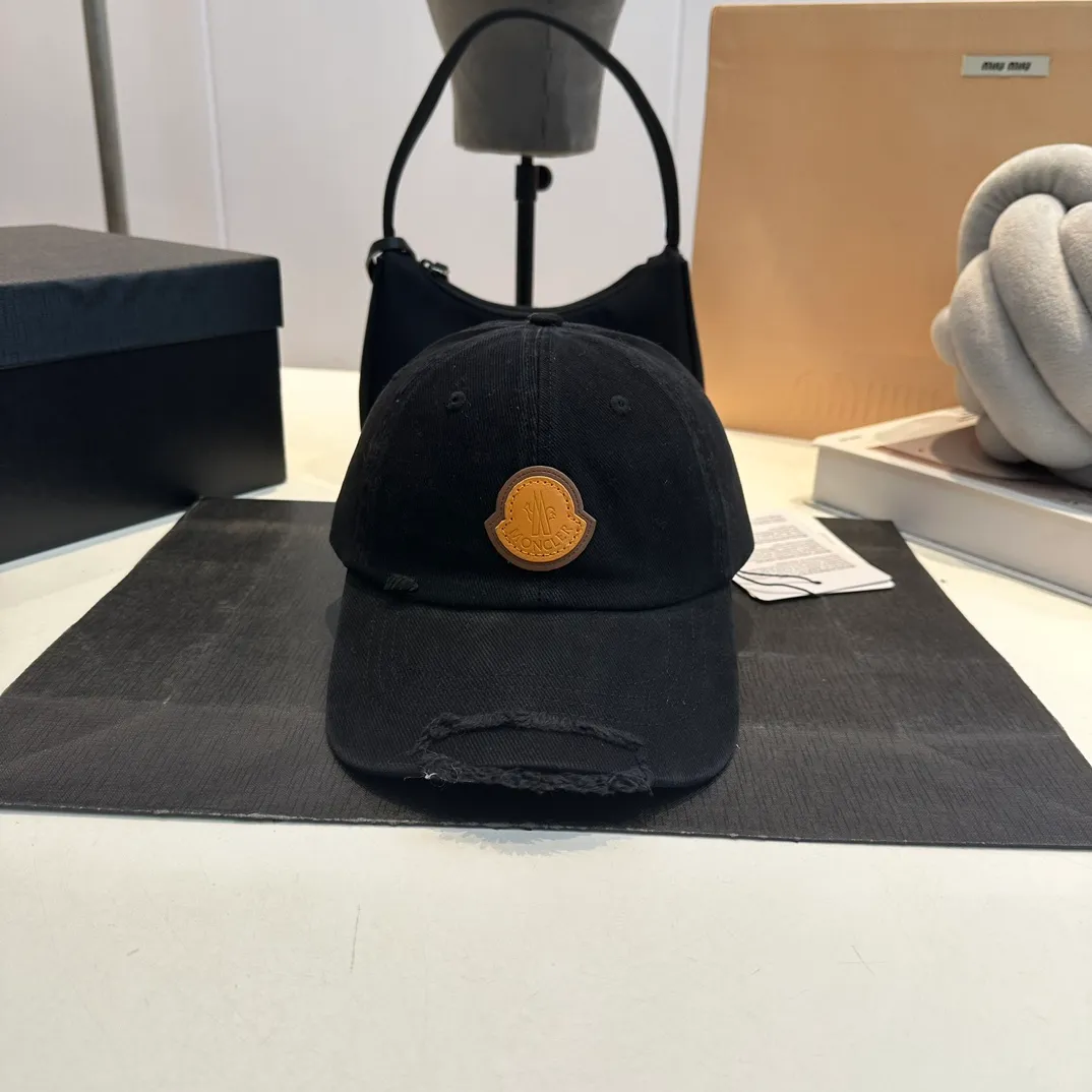 P60 MONCLER autumn and winter ripped baseball cap, suitable for young and fashionable people. It has a strong visual effect, good-looking and high-quality!