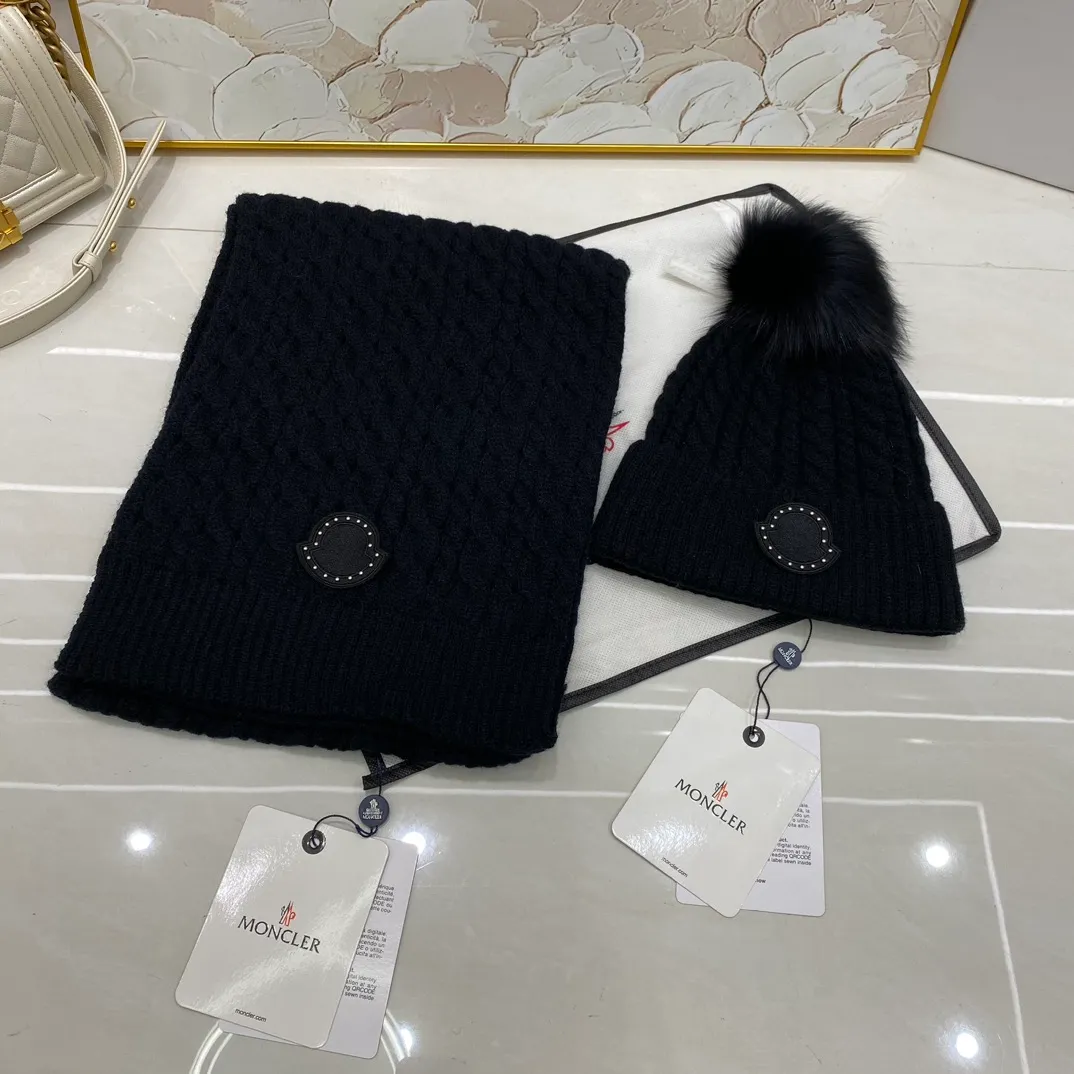 Moncler Mouth Covered Twist Cashmere Knitted Hat (Fox Fur Ball) + Scarf🧣