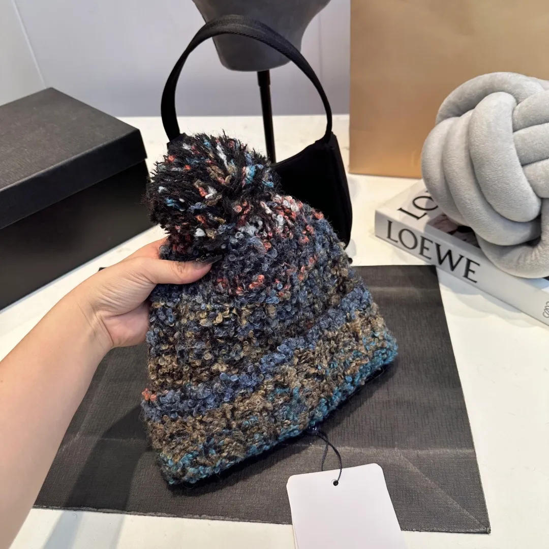 P70 MONCLER🎩 Ancora red knitted hat for women 2025 autumn and winter new Korean style fashionable thickened warm woolen hat