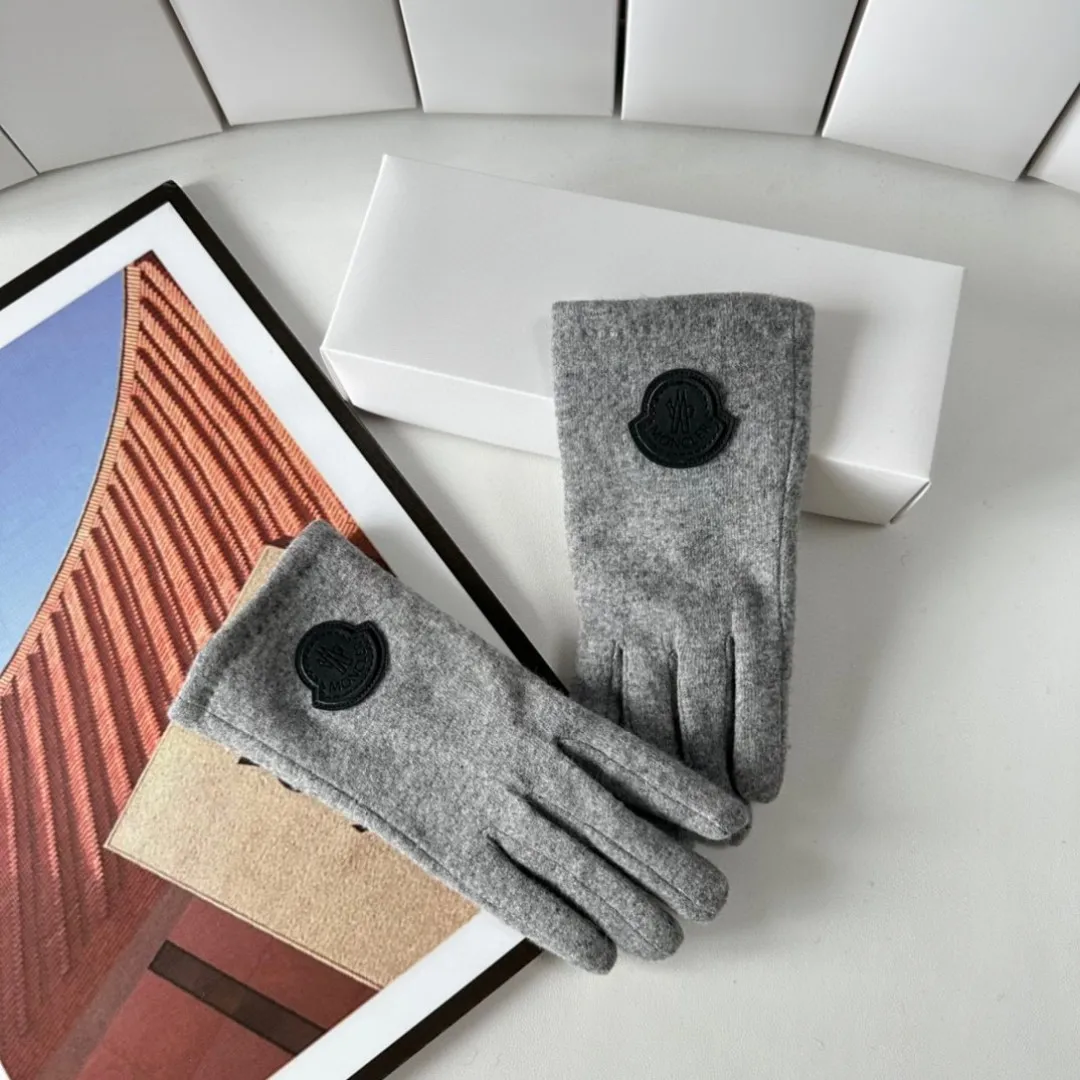 🉐️110 with packaging Moncler new gloves, fashionable gloves, a must-have for autumn and winter, classic and simple💕Super comfortable, soft and versatile!