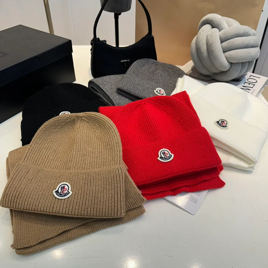 P160 Moncler muzzle suit autumn and winter style cuffed wool knitted beanie High quality customization! This must be my favorite of minimalism. It is clean, neat, fashionable and versatile, and will definitely not be picky about your face shape! A fashionable classic that lasts forever! Both men and women are welcome!