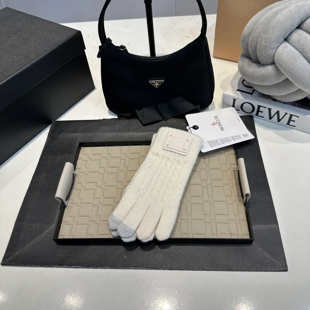 P50 Moncler Suede Gloves for Women with Mouth Mouth, Winter Velvet and Thickened Touch Screen Cycling Bike to Keep Cold and Warm