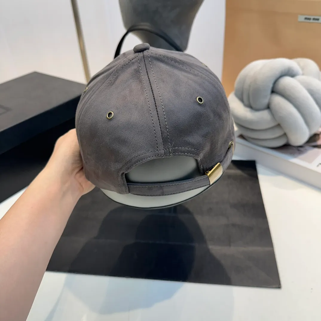 P60 * Moncler masked cotton baseball cap, a treasured item! Paired with exquisite embroidery, versatile colors👌 super flattering and small, same style for men and women, really cool~
