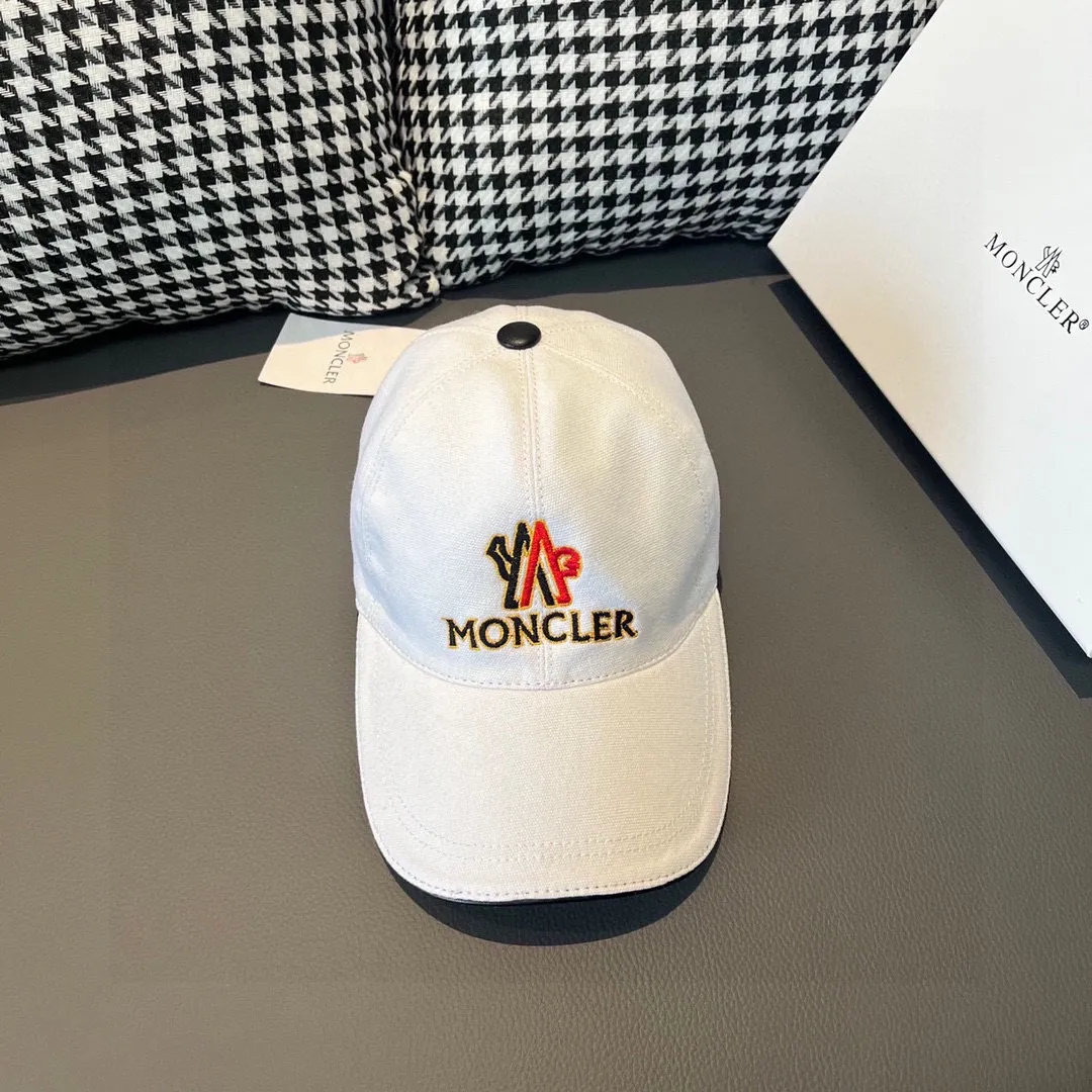 🉐90, Moncler's new original baseball cap, 1:1 mold opening and customization at the counter, new three-dimensional embroidery, original canvas + first-layer cowhide, pure cotton lining, light and breathable! The quality is great, the basic head circumference is 56cm, and the patch is adjustable.