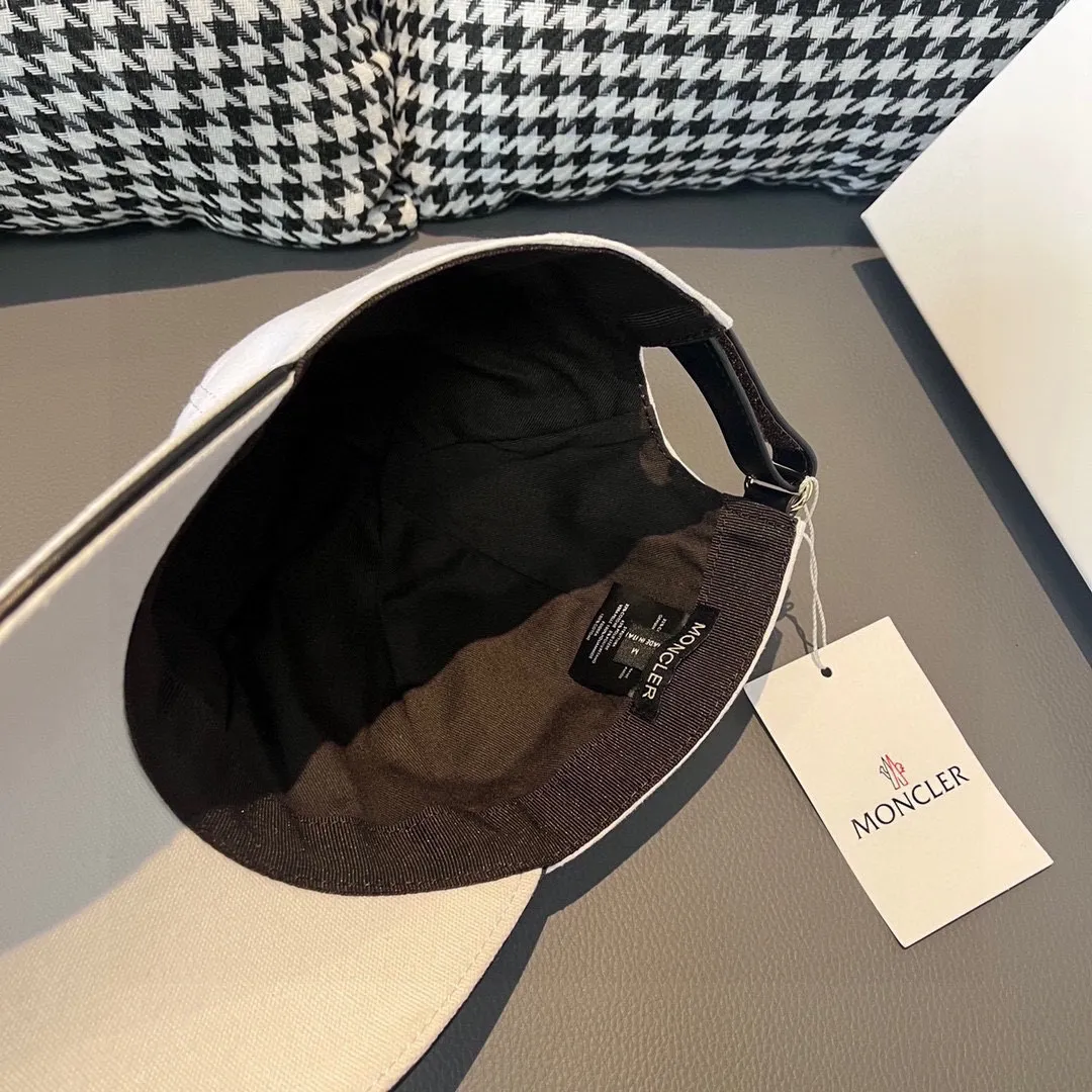 🉐90, Moncler's new original baseball cap, 1:1 mold opening and customization at the counter, new three-dimensional embroidery, original canvas + first-layer cowhide, pure cotton lining, light and breathable! The quality is great, the basic head circumference is 56cm, and the patch is adjustable.