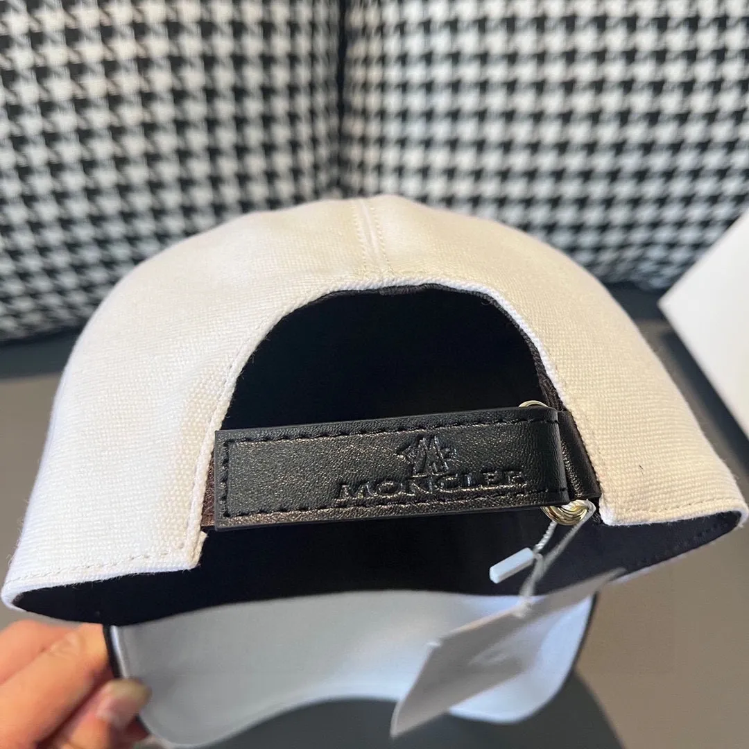 🉐90, Moncler's new original baseball cap, 1:1 mold opening and customization at the counter, new three-dimensional embroidery, original canvas + first-layer cowhide, pure cotton lining, light and breathable! The quality is great, the basic head circumference is 56cm, and the patch is adjustable.
