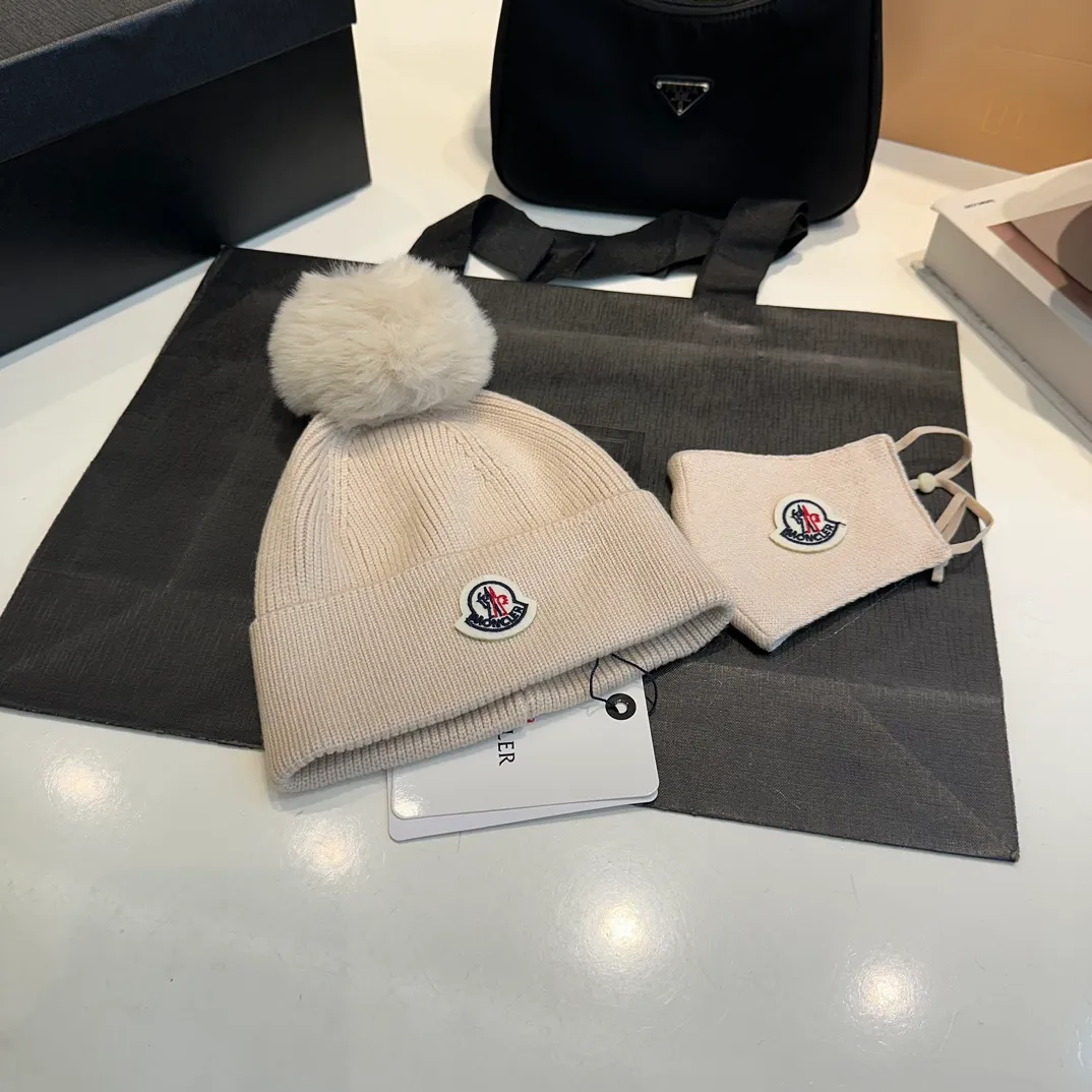 P80 Moncler muzzle hat + mask imitating cold set Autumn and winter women's wool woven warm knitted hat Cashmere soft and waxy texture, authentic quality enjoyment! Original label! High quality in stock!