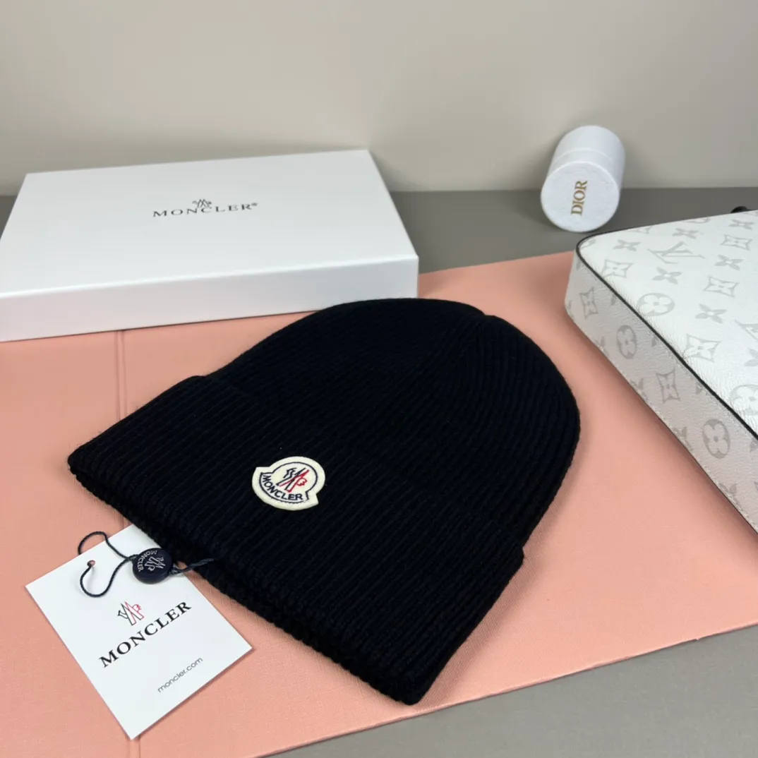 P50 comes with dust bag 🌺【MONCLER】Official website classic model, pay attention to the quality, the only one in the market that pays attention to quality details, 70% wool, 30% rabbit fur knitted hat! The same style for men and women, thicker and warmer, fashionable and popular 🌸First-class quality, the best brand for warmth in autumn and winter, order now, limited edition