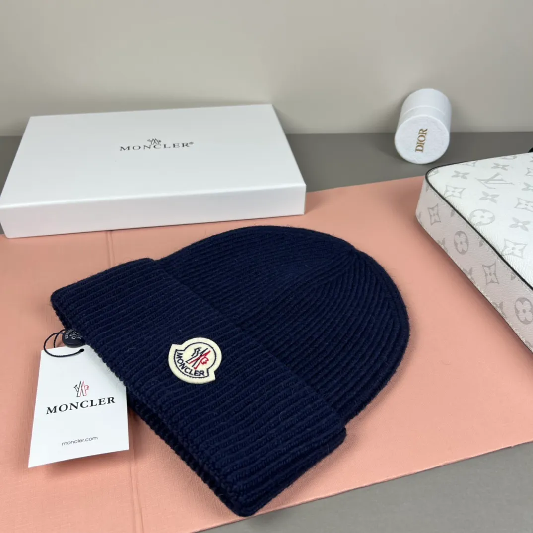 P50 comes with dust bag 🌺【MONCLER】Official website classic model, pay attention to the quality, the only one in the market that pays attention to quality details, 70% wool, 30% rabbit fur knitted hat! The same style for men and women, thicker and warmer, fashionable and popular 🌸First-class quality, the best brand for warmth in autumn and winter, order now, limited edition