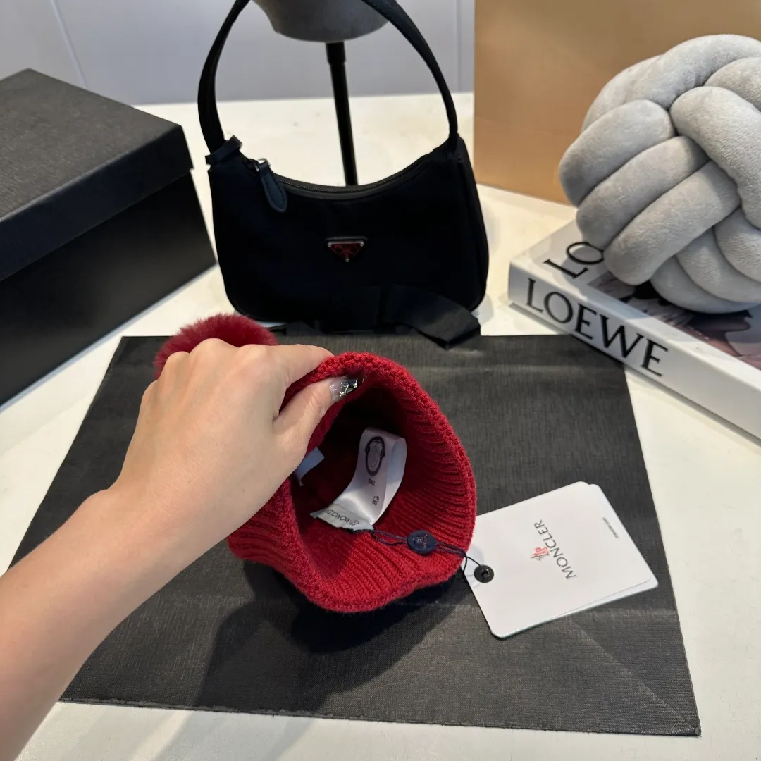 P60 MONCLER 25 autumn new product wool ball ear protection knitted toe wool hat cold hat sweet