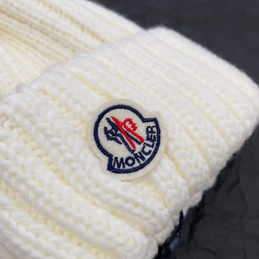 Special batch of 90 Moncler fox fur cold hats, fur ball style, super cute, a must-have for winter, classic series, one size fits all, stretchy
