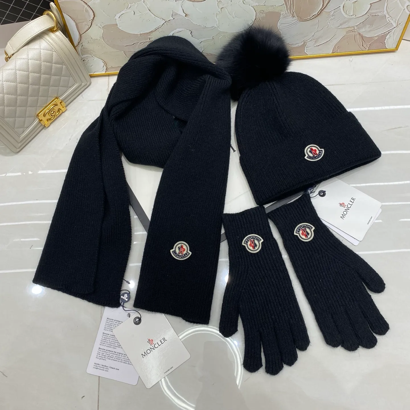 Moncler three-piece set cashmere knitted hat (fox fur ball) + scarf 🧣 + gloves 🧤