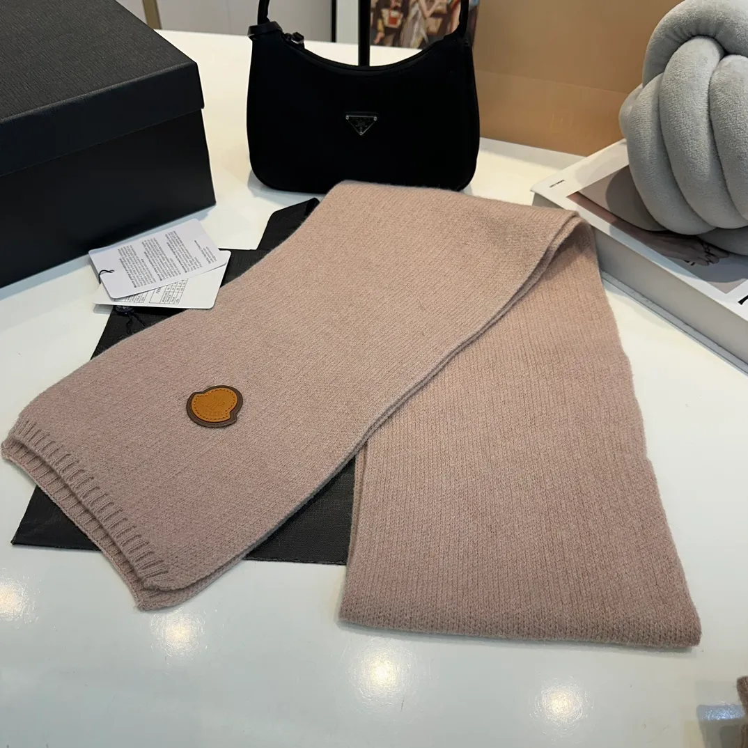 P110 Moncler wool knitted three-piece set, gloves + hat + scarf set ❄️ Wool knitted, super cute with cashmere scarf, a must-have for autumn and winter