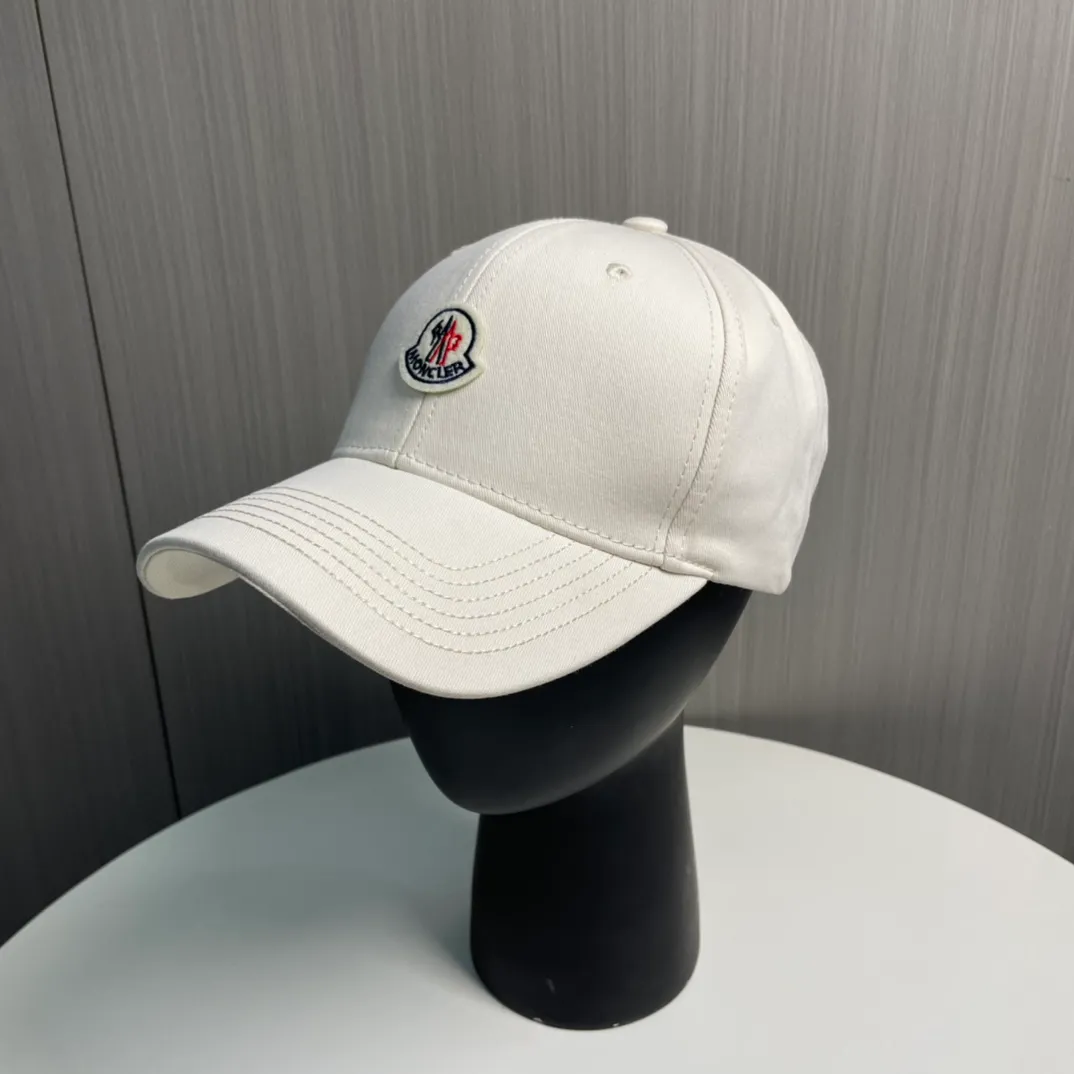 P56 MONCLER new baseball cap, a fashionable street item with a great style, a favorite among Internet celebrities and fashion bloggers! High quality, comfortable and breathable, concave shape looks good