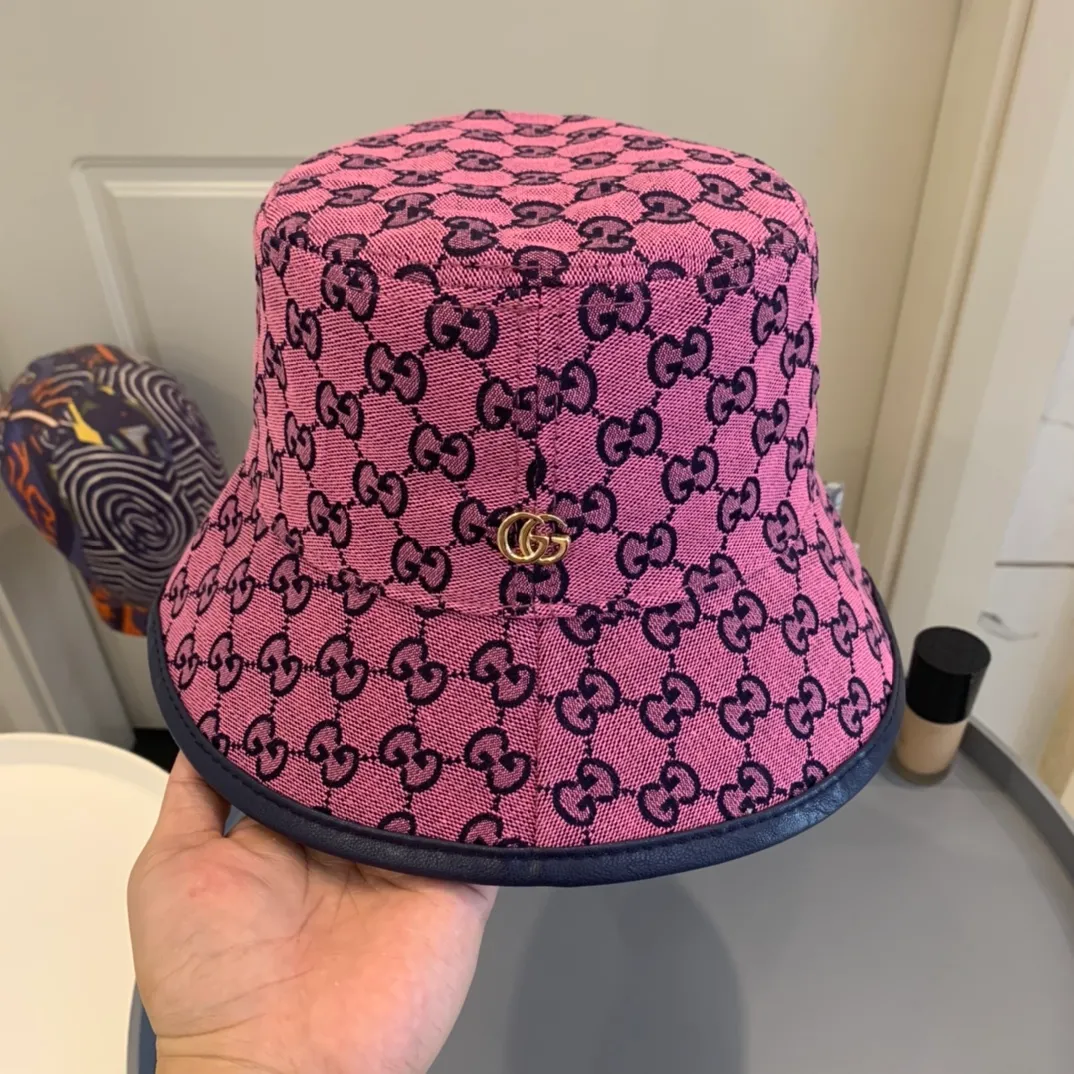 P100 Gucci Presbyopia Rose Red Girly Canvas Bucket Hat. Compared with the large-brimmed fisherman, this fisherman's size is more suitable for daily use. Versatile colors, can span spring, summer, autumn and winter😝 Customized density and high-quality fabrics, great three-dimensionality! Fairy's daily matching! Spot goods