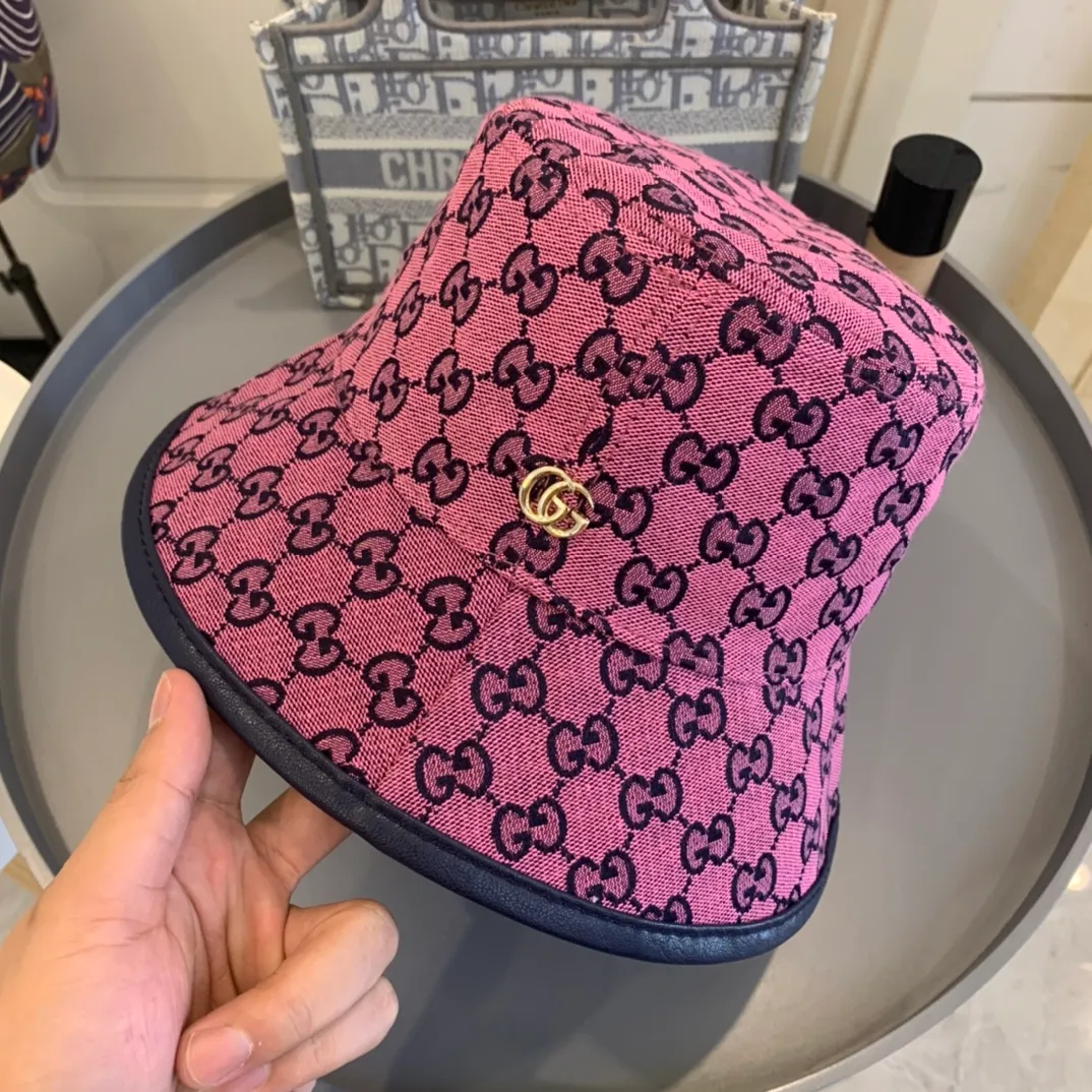 P100 Gucci Presbyopia Rose Red Girly Canvas Bucket Hat. Compared with the large-brimmed fisherman, this fisherman's size is more suitable for daily use. Versatile colors, can span spring, summer, autumn and winter😝 Customized density and high-quality fabrics, great three-dimensionality! Fairy's daily matching! Spot goods