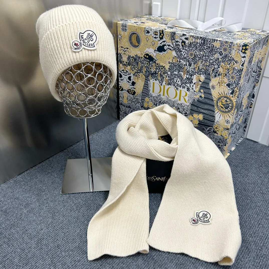 Bargain price Moncler hat and scarf set🔥