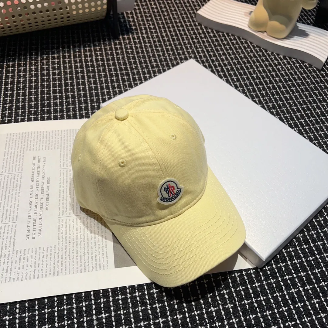 🉐60 Moncler Mouth Super 🔥 candy-colored baseball cap 🍬🍬🍬 adds color to summer. This color can make the head look super white. People with big heads ➕ Babies with low skulls can definitely wear this. The head looks very full when it is put on. Love it ♥️♥️♥️