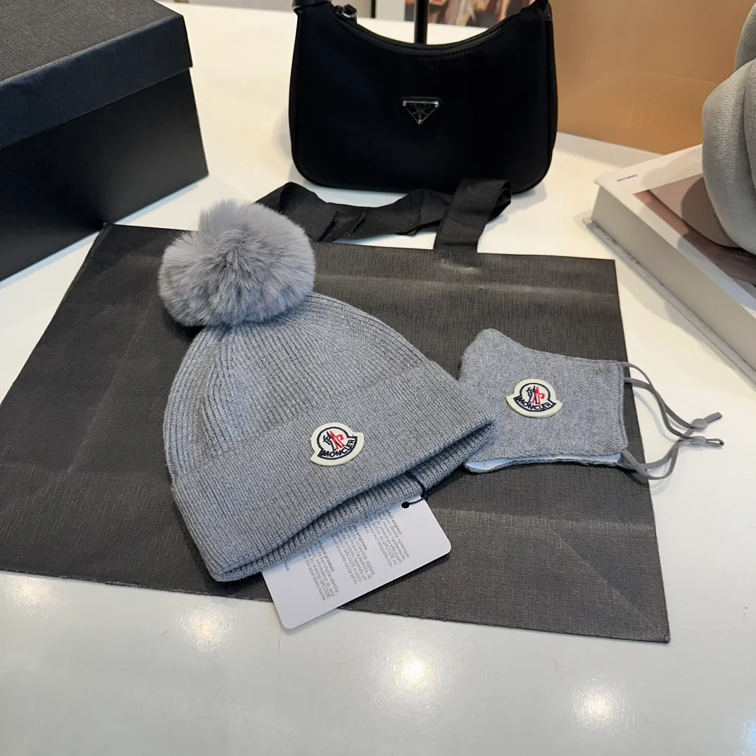 P80 Moncler muzzle hat + mask imitating cold set Autumn and winter women's wool woven warm knitted hat Cashmere soft and waxy texture, authentic quality enjoyment! Original label! High quality in stock!