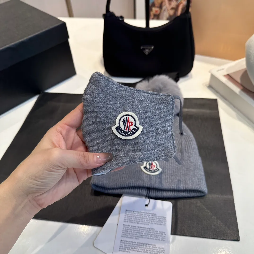 P80 Moncler muzzle hat + mask imitating cold set Autumn and winter women's wool woven warm knitted hat Cashmere soft and waxy texture, authentic quality enjoyment! Original label! High quality in stock!