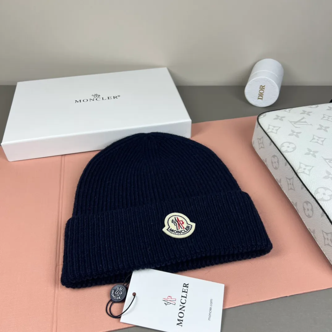 P50 comes with dust bag 🌺【MONCLER】Official website classic model, pay attention to the quality, the only one in the market that pays attention to quality details, 70% wool, 30% rabbit fur knitted hat! The same style for men and women, thicker and warmer, fashionable and popular 🌸First-class quality, the best brand for warmth in autumn and winter, order now, limited edition