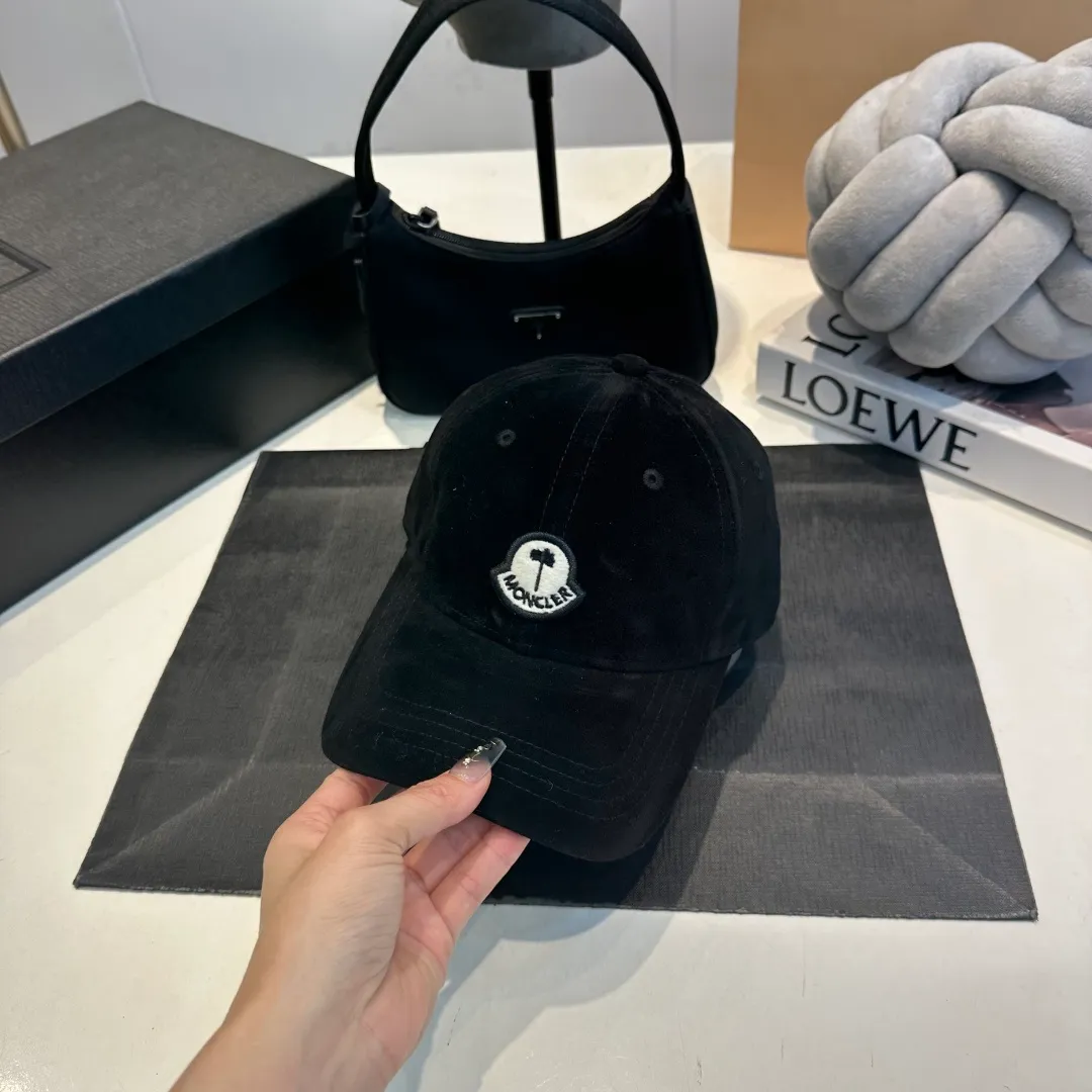 P60 new spring/summer MONCLER baseball cap, suitable for young and fashionable people, with strong visual effect, three-dimensional letters, good-looking and high-quality!