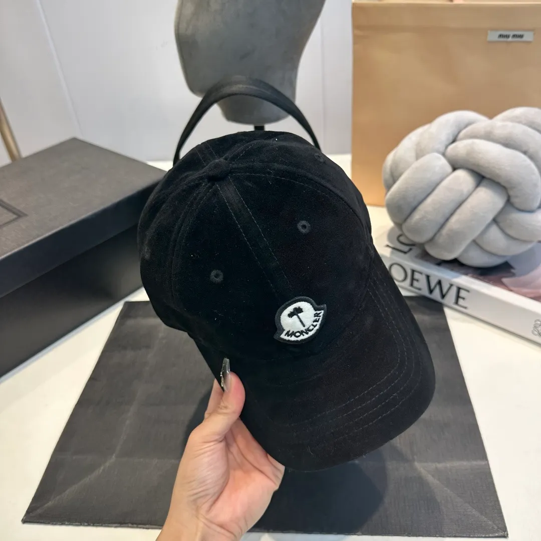 P60 new spring/summer MONCLER baseball cap, suitable for young and fashionable people, with strong visual effect, three-dimensional letters, good-looking and high-quality!