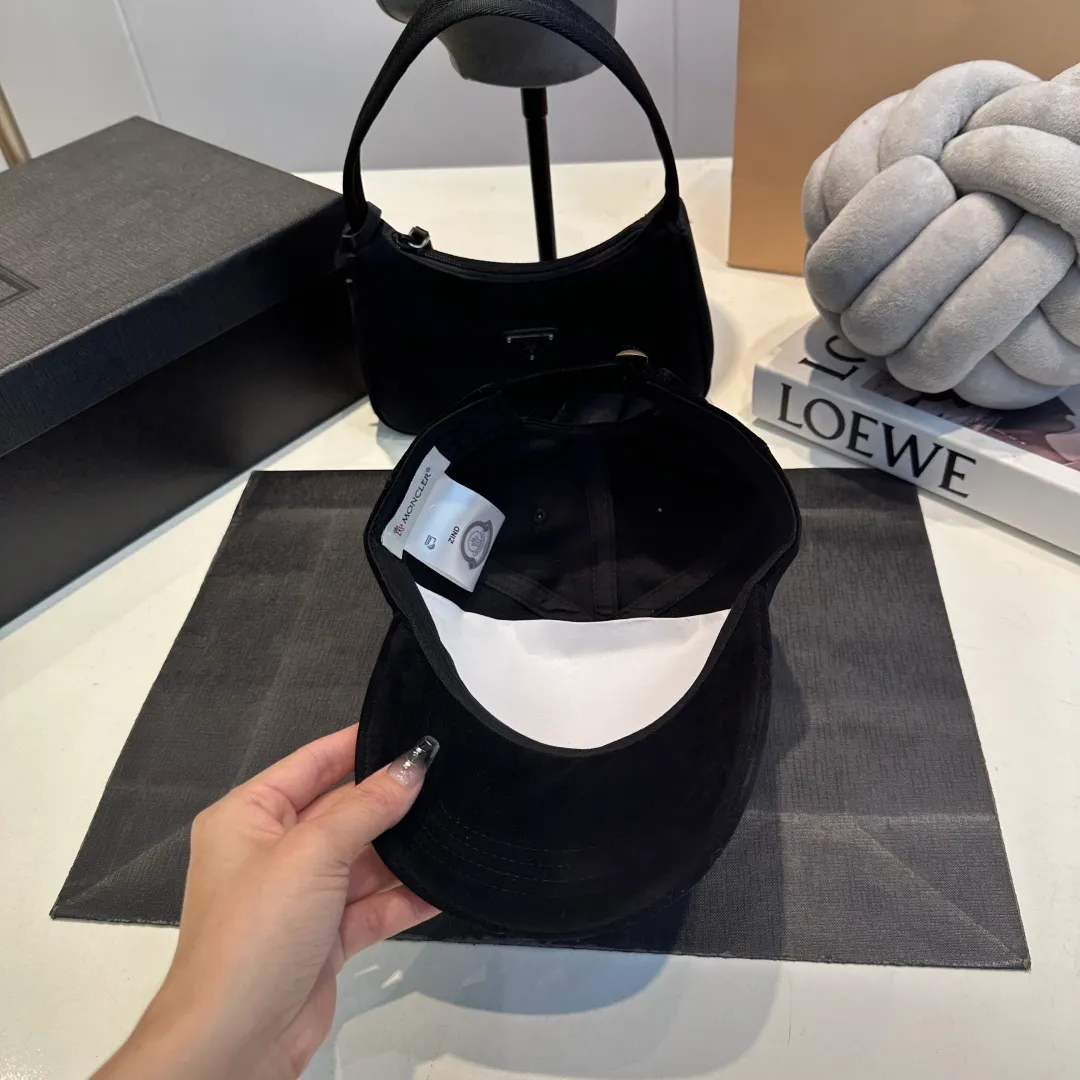 P60 new spring/summer MONCLER baseball cap, suitable for young and fashionable people, with strong visual effect, three-dimensional letters, good-looking and high-quality!