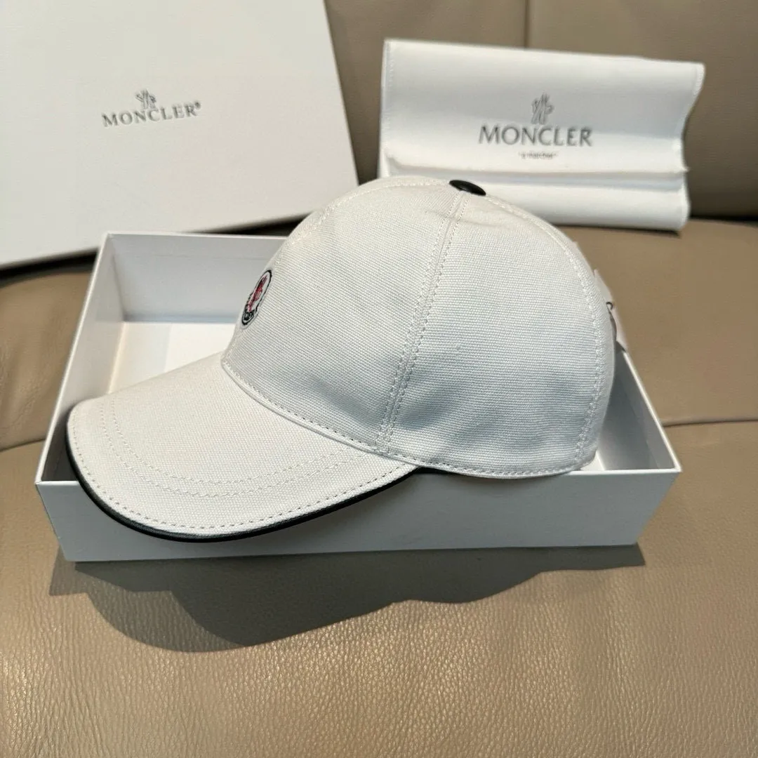 p90., Moncler's new original baseball cap, 1:1 mold opening at the counter, new three-dimensional embroidery, original canvas + first-layer cowhide, pure cotton lining, light and breathable! The quality is great, the basic head circumference is 56cm, and the patch is adjustable.