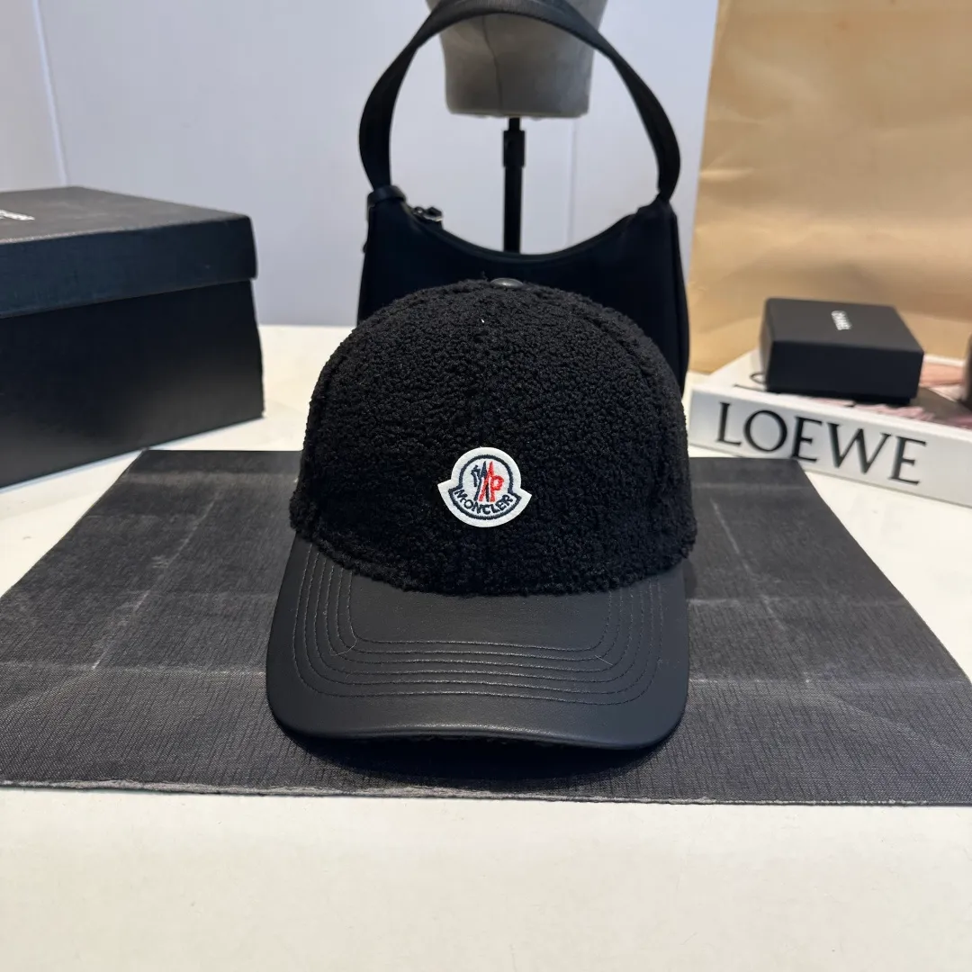 P 54 MONCLER lambswool and leather baseball cap with mouth, suitable for young and fashionable people, with strong visual effect, three-dimensional letters, good-looking and high-quality!