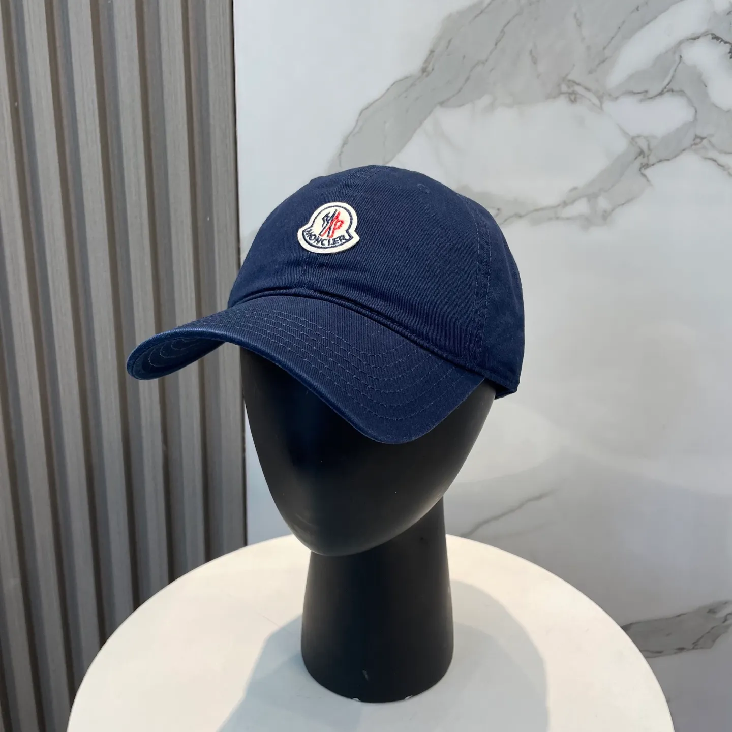 P50 MONCLER new baseball cap, a fashionable street item with a very good style, a favorite among Internet celebrities and fashion bloggers! High quality, comfortable and breathable, concave shape looks good