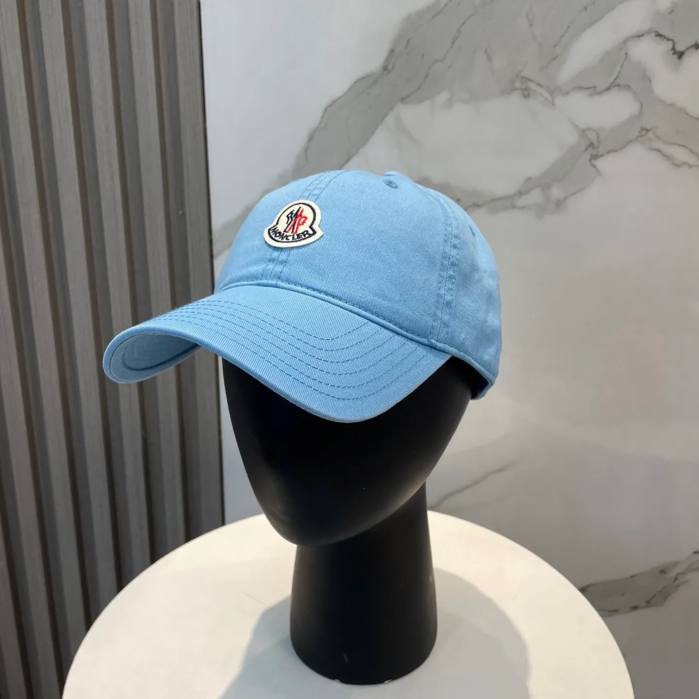 P50 MONCLER new baseball cap, a fashionable street item with a very good style, a favorite among Internet celebrities and fashion bloggers! High quality, comfortable and breathable, concave shape looks good