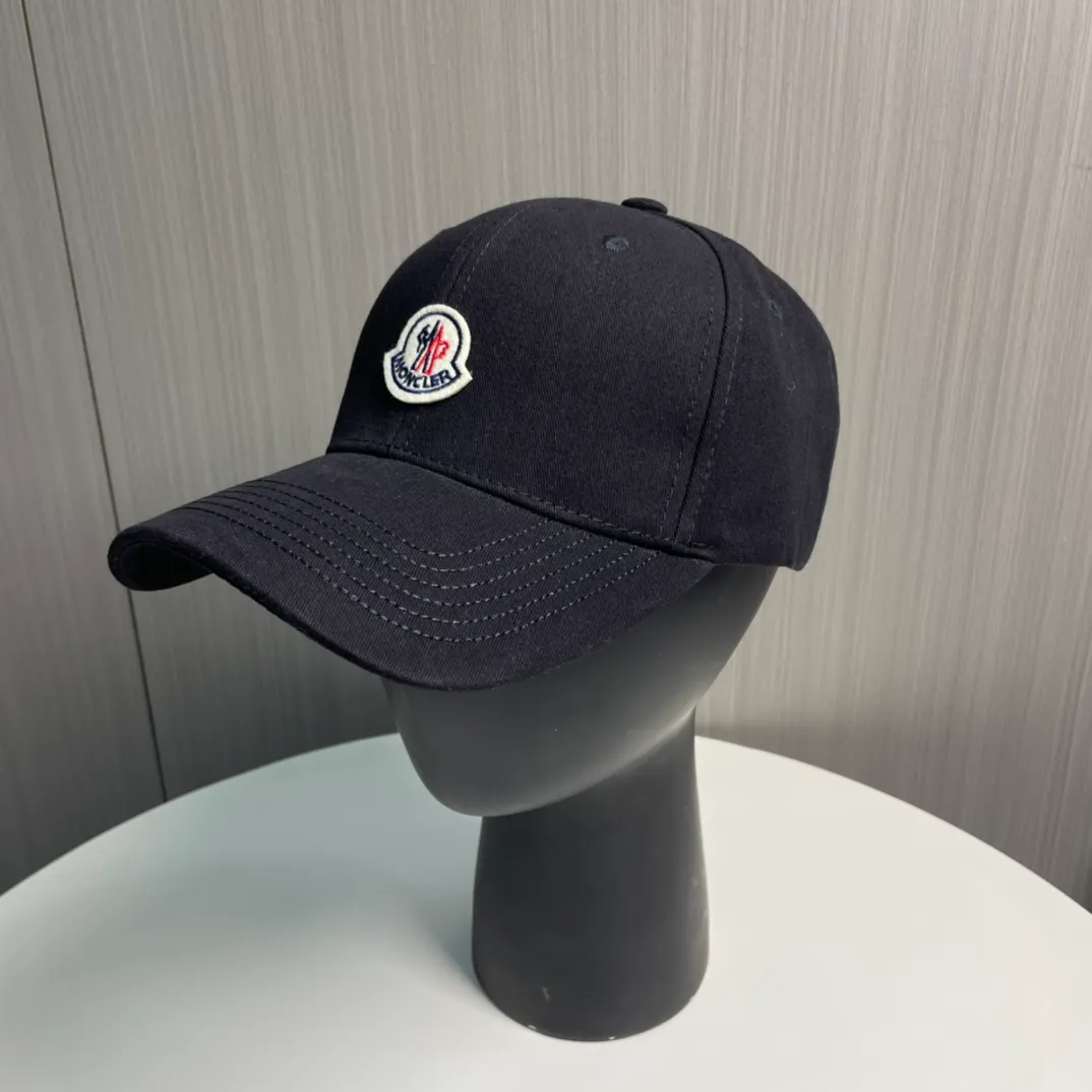 P56 MONCLER new baseball cap, a fashionable street item with a great style, a favorite among Internet celebrities and fashion bloggers! High quality, comfortable and breathable, concave shape looks good