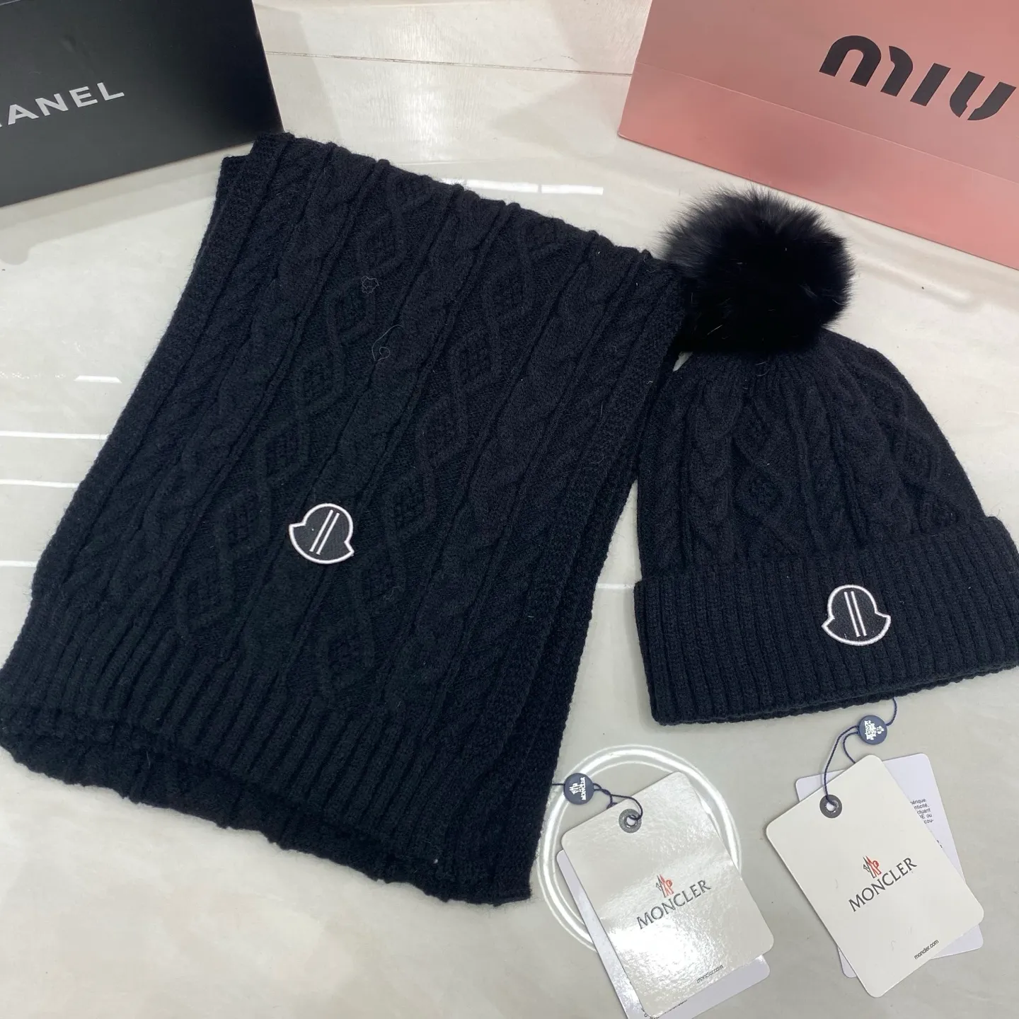 Moncler cashmere suit: scarf 🧣/cashmere knitted hat + fox fur ball