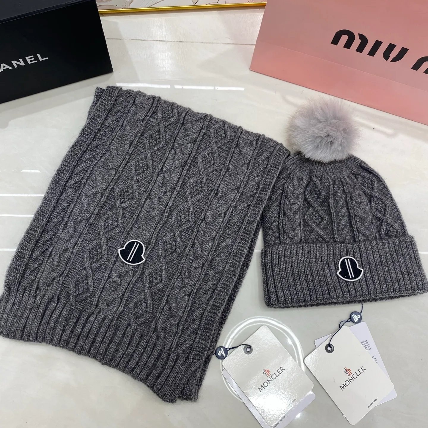 Moncler cashmere suit: scarf 🧣/cashmere knitted hat + fox fur ball