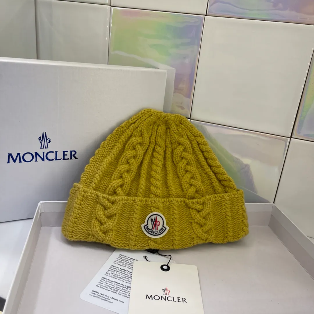 MONCLER Mouth Covered Twist Pattern Knitted Hat, Sweet and Temperamental Style, Every Color Looks Good, Super Versatile