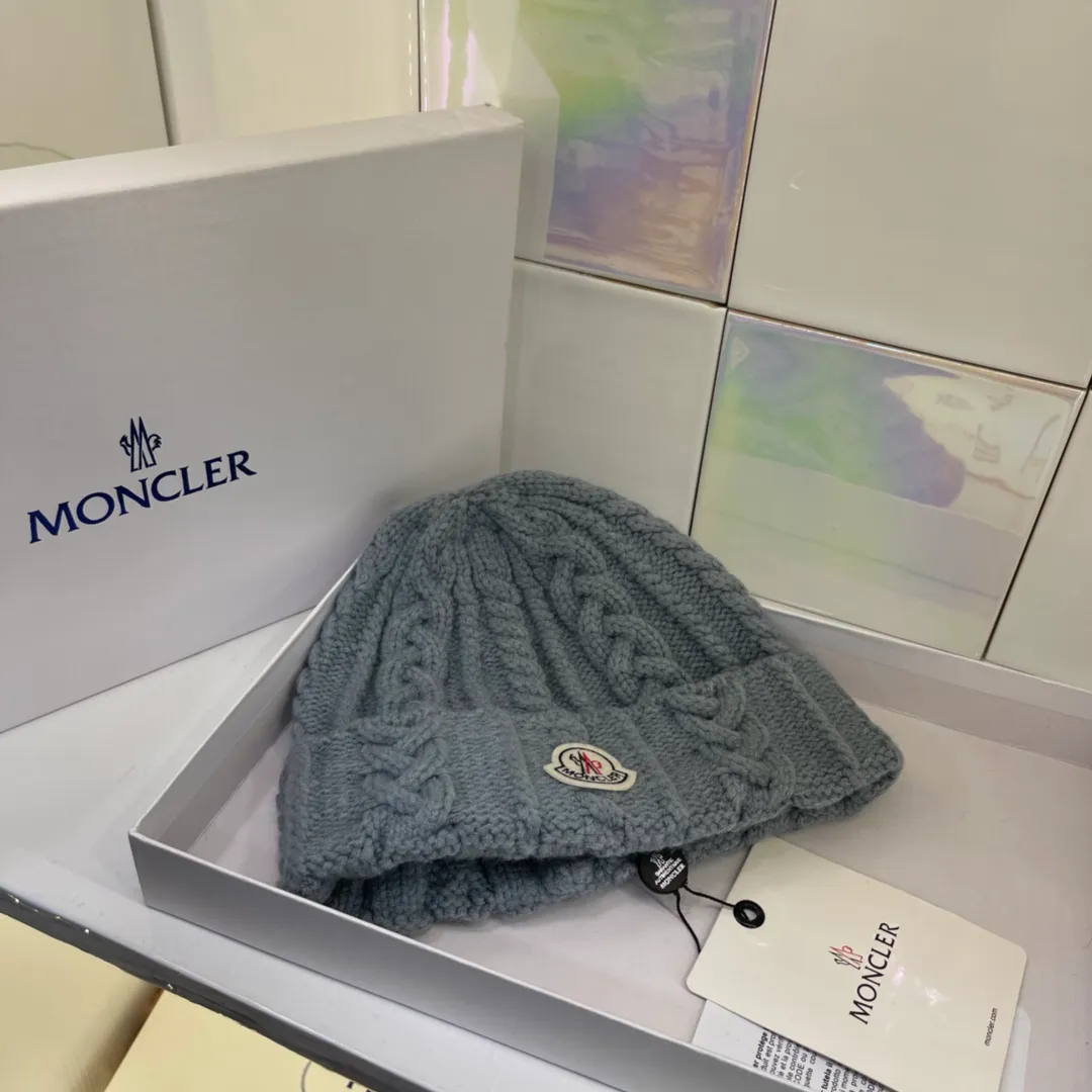 MONCLER Mouth Covered Twist Pattern Knitted Hat, Sweet and Temperamental Style, Every Color Looks Good, Super Versatile