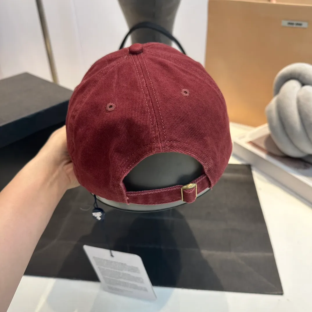 P60 MONCLER autumn and winter ripped baseball cap, suitable for young and fashionable people. It has a strong visual effect, good-looking and high-quality!